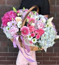 Композиция солнечный день в Архонскую Цветочная композиция из Розы, Хризантемы, Пионы и Лизиантусы в корзине в Архонскую