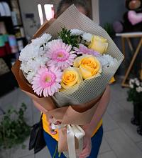 Букет цветов из:  Герберы, Розы и Хризантемы в Архонскую